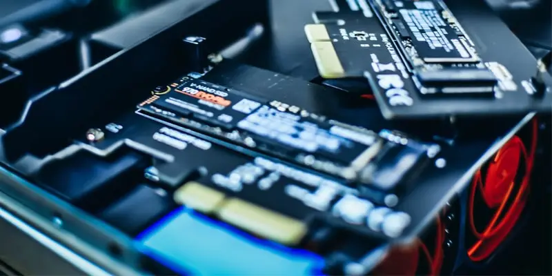 Puedes instalar un disco duro SSD M.2 adicional